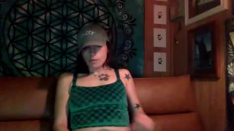 Snapshot of arielwyld chatting on 01-14-25, 03:32 ariel colin when hes here online show from 01-14-25, 03:32