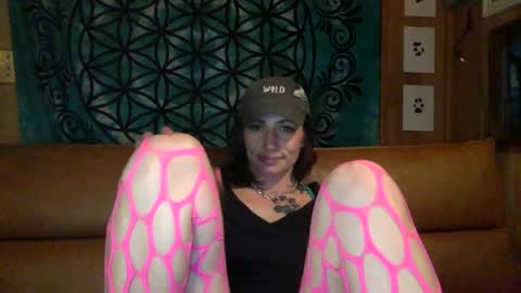 Snapshot of arielwyld chatting on 01-15-25, 04:04 ariel colin when hes here online show from 01-15-25, 04:04