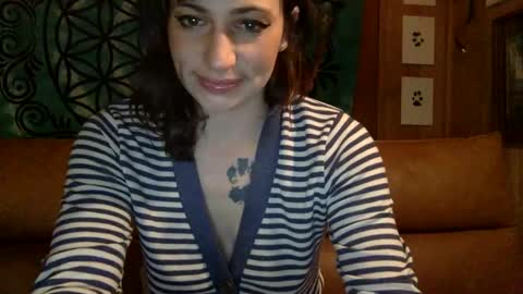 Snapshot of arielwyld chatting on 01-24-25, 03:22 ariel colin when hes here online show from 01-24-25, 03:22