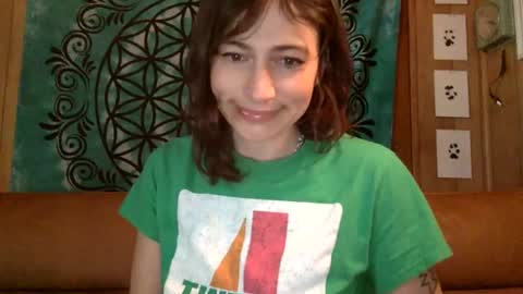 Snapshot of arielwyld chatting on 01-25-25, 01:52 ariel colin when hes here online show from 01-25-25, 01:52