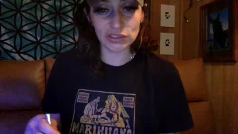 Snapshot of arielwyld chatting on 01-28-25, 03:57 ariel colin when hes here online show from 01-28-25, 03:57