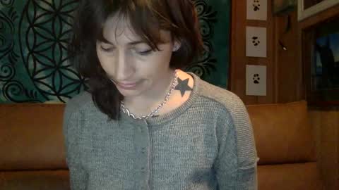 Snapshot of arielwyld chatting on 01-29-25, 01:49 ariel colin when hes here online show from 01-29-25, 01:49