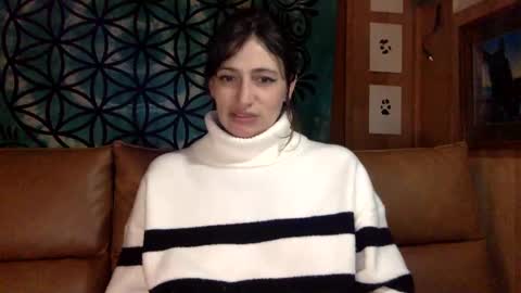 Snapshot of arielwyld chatting on 02-04-25, 02:17 ariel colin when hes here online show from 02-04-25, 02:17