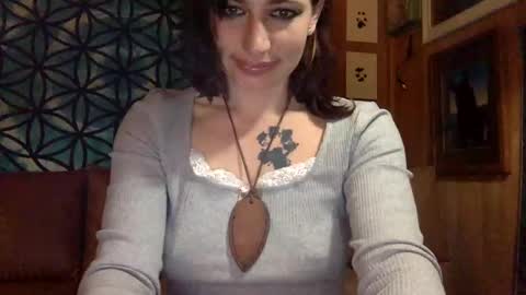 Snapshot of arielwyld chatting on 02-06-25, 02:11 ariel colin when hes here online show from 02-06-25, 02:11