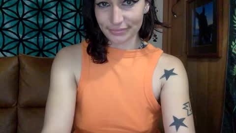 Snapshot of arielwyld chatting on 02-12-25, 05:26 ariel colin when hes here online show from 02-12-25, 05:26