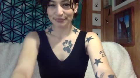 Snapshot of arielwyld chatting on 02-23-25, 01:42 ariel colin when hes here online show from 02-23-25, 01:42