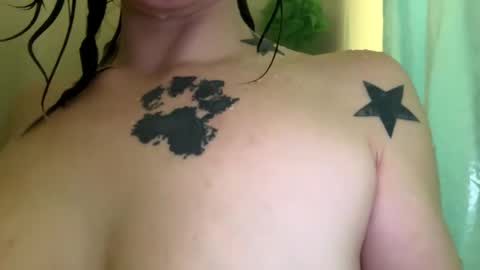 Snapshot of arielwyld chatting on 02-24-25, 04:27 ariel colin when hes here online show from 02-24-25, 04:27