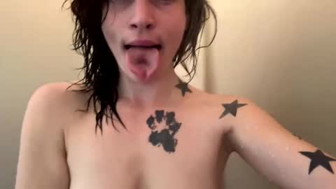 Snapshot of arielwyld chatting on 02-27-25, 02:00 ariel colin when hes here online show from 02-27-25, 02:00