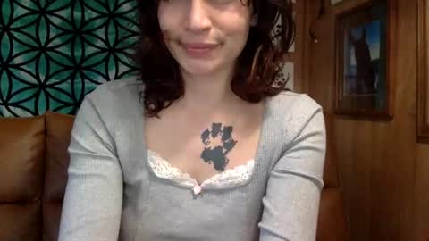 Snapshot of arielwyld chatting on 03-01-25, 08:21 ariel colin when hes here online show from 03-01-25, 08:21