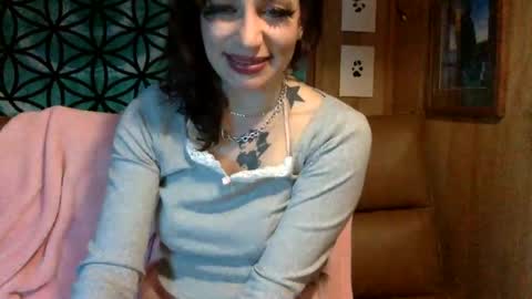 Snapshot of arielwyld chatting on 03-05-25, 02:36 ariel colin when hes here online show from 03-05-25, 02:36