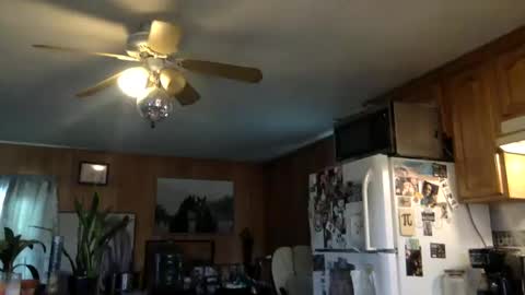 Snapshot of arielwyld chatting on 03-09-25, 07:15 ariel colin when hes here online show from 03-09-25, 07:15