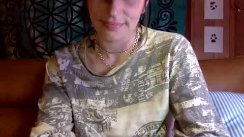 Snapshot of arielwyld chatting on 03-12-25, 02:09 ariel colin when hes here online show from 03-12-25, 02:09