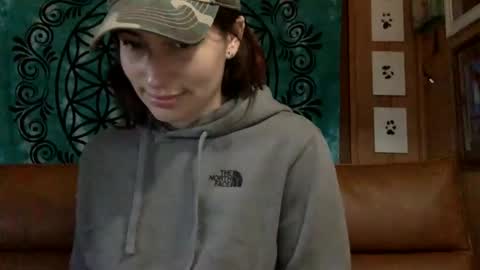 Snapshot of arielwyld chatting on 03-12-25, 02:01 ariel colin when hes here online show from 03-12-25, 02:01