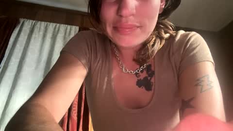 Snapshot of arielwyld chatting on 09-22-25, 09:06 ariel colin when hes here online show from 09-22-25, 09:06