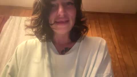 Snapshot of arielwyld chatting on 10-04-25, 10:41 ariel colin when hes here online show from 10-04-25, 10:41