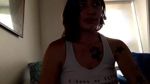 Snapshot of arielwyld chatting on 10-05-25, 09:13 ariel colin when hes here online show from 10-05-25, 09:13