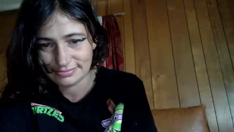 Snapshot of arielwyld chatting on 10-06-25, 02:03 ariel colin when hes here online show from 10-06-25, 02:03