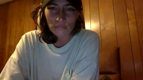 Snapshot of arielwyld chatting on 10-08-25, 01:25 ariel colin when hes here online show from 10-08-25, 01:25