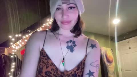 Snapshot of arielwyld chatting on 04-06-26, 02:53 ariel colin when hes here online show from 04-06-26, 02:53