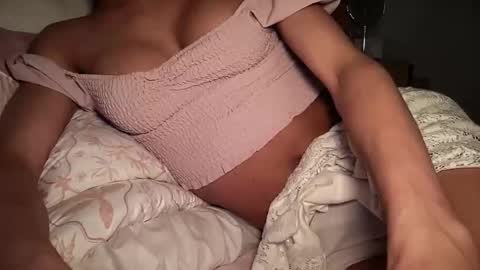 Snapshot of ariia1_ chatting on 04-15-26, 04:30 Aria online show from 04-15-26, 04:30