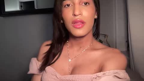 Snapshot of ariia1_ chatting on 04-16-26, 12:33 Aria online show from 04-16-26, 12:33