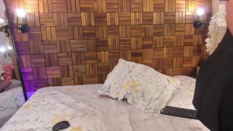 Snapshot of ariiaa_1 chatting on 02-15-25, 01:21 ARIANNA online show from 02-15-25, 01:21