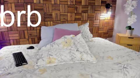 Snapshot of ariiaa_1 chatting on 02-15-25, 11:03 ARIANNA online show from 02-15-25, 11:03