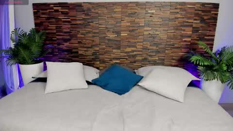 Snapshot of ariiaa_1 chatting on 10-15-25, 02:55 ARIANNA online show from 10-15-25, 02:55