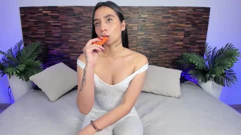 Snapshot of ariiaa_1 chatting on 10-20-25, 10:10 ARIANNA online show from 10-20-25, 10:10