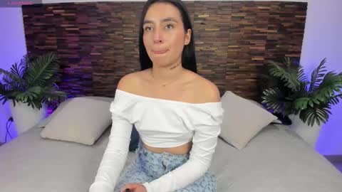 Snapshot of ariiaa_1 chatting on 11-05-25, 03:06 ARIANNA online show from 11-05-25, 03:06