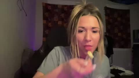 Snapshot of ariicutekitty chatting on 01-09-25, 11:47 airskiii online show from 01-09-25, 11:47