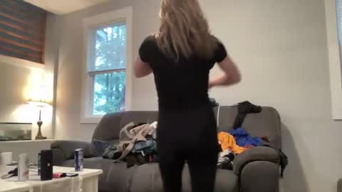 Snapshot of ariicutekitty chatting on 01-18-25, 10:06 airskiii online show from 01-18-25, 10:06