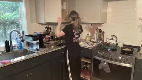 Snapshot of ariicutekitty chatting on 02-02-25, 07:35 airskiii online show from 02-02-25, 07:35