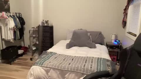 Snapshot of ariicutekitty chatting on 02-02-25, 10:39 airskiii online show from 02-02-25, 10:39