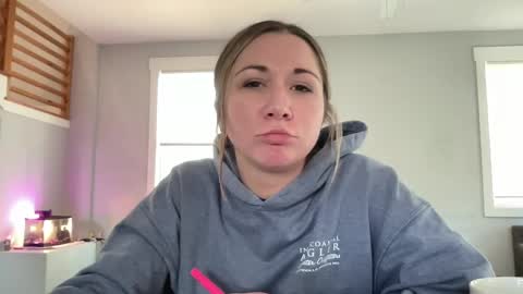 Snapshot of ariicutekitty chatting on 02-06-25, 06:24 airskiii online show from 02-06-25, 06:24