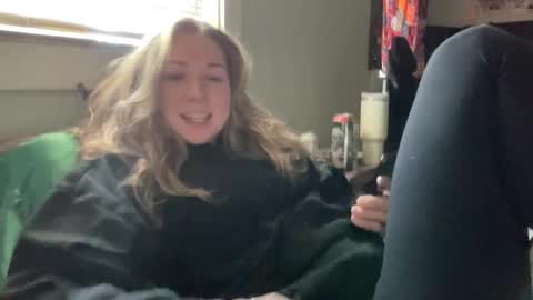 Snapshot of ariicutekitty chatting on 03-03-25, 09:37 airskiii online show from 03-03-25, 09:37