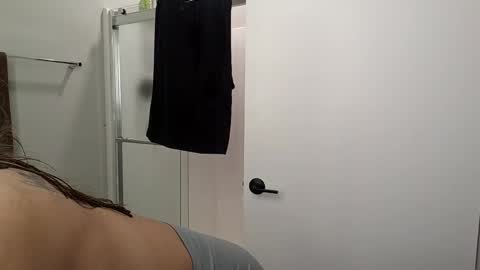 Snapshot of ariicutekitty chatting on 09-29-25, 04:28 airskiii online show from 09-29-25, 04:28