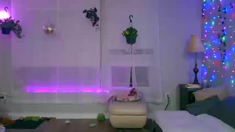 Snapshot of ariicutekitty chatting on 10-10-25, 02:10 airskiii online show from 10-10-25, 02:10