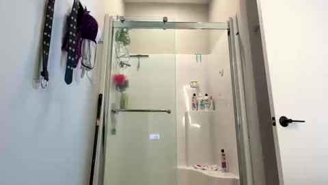 Snapshot of ariicutekitty chatting on 10-18-25, 05:35 airskiii online show from 10-18-25, 05:35