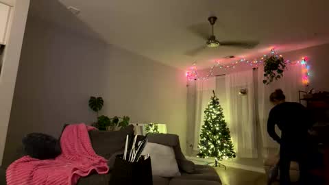 Snapshot of ariicutekitty chatting on 12-03-25, 10:41 airskiii online show from 12-03-25, 10:41