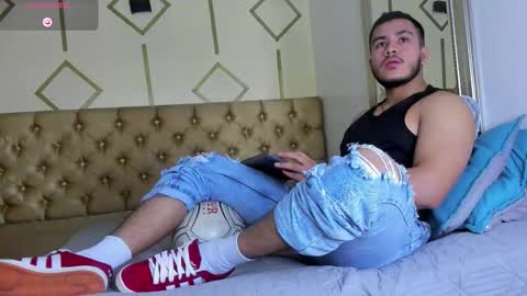 Snapshot of ariies13 chatting on 09-19-25, 07:58 Ariies13 online show from 09-19-25, 07:58