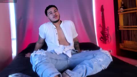 Snapshot of ariies13 chatting on 11-18-25, 12:09 Ariies13 online show from 11-18-25, 12:09