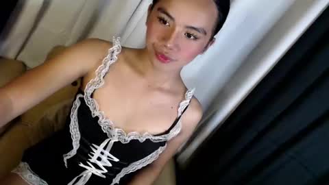 Snapshot of arilovesu chatting on 11-27-25, 09:00 hi follow me its ARI online show from 11-27-25, 09:00