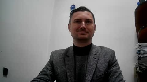 Snapshot of aristocratukr chatting on 01-06-25, 04:23 Aristocratu online show from 01-06-25, 04:23