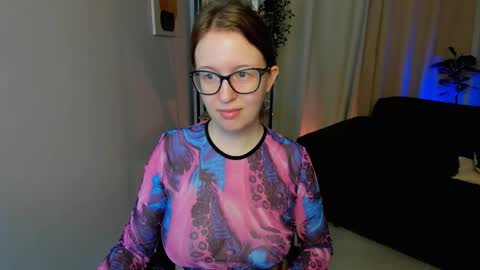 Snapshot of arizzzona_baby chatting on 10-17-25, 05:43 Arizona online show from 10-17-25, 05:43