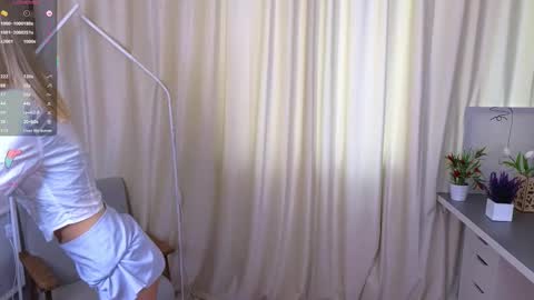 Snapshot of arlettebrougham chatting on 10-05-25, 03:27 Kate online show from 10-05-25, 03:27