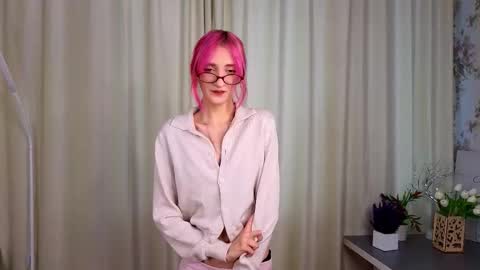 Snapshot of arlettebrougham chatting on 10-22-25, 03:29 Kate online show from 10-22-25, 03:29