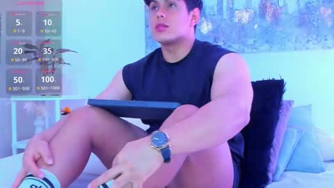   online show from 10-07-25, 03:04