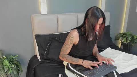 Arohom Lester online show from 12-17-25, 06:58