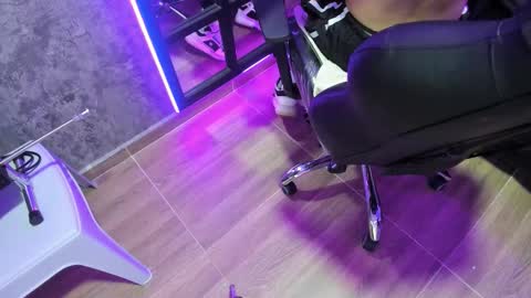 Arohom Lester online show from 01-18-26, 04:55